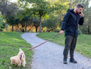 Nærvær med din hund: Læg mobilen væk og oplev øjeblikket